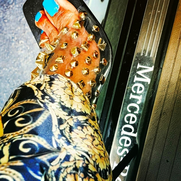 Meet your Posher, Melissa - Picture 2 of 5